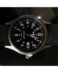 Quartz watch with date display – black